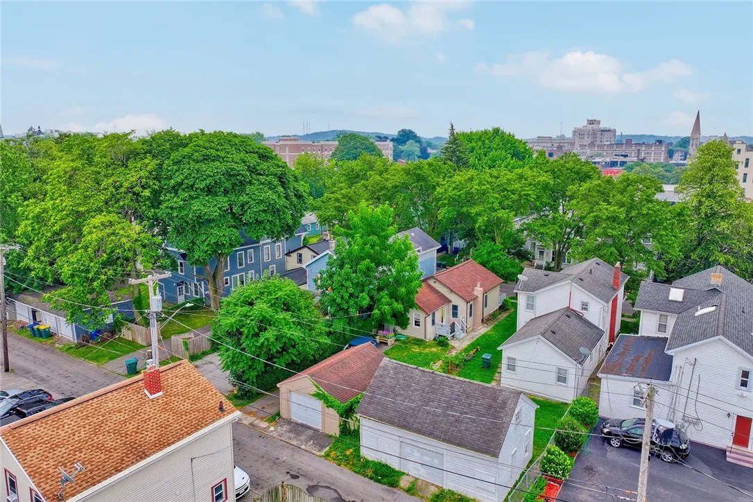 82 Richmond Street, Rochester, New York 14607, Rochester, New York 14607, 2 Bedrooms Bedrooms, 4 Rooms Rooms,1 BathroomBathrooms,Residential,For Sale,82 Richmond Street, Rochester, New York 14607,R1617340