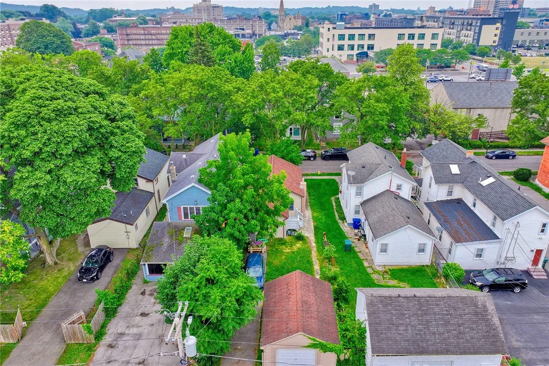 82 Richmond Street, Rochester, New York 14607, Rochester, New York 14607, 2 Bedrooms Bedrooms, 4 Rooms Rooms,1 BathroomBathrooms,Residential,For Sale,82 Richmond Street, Rochester, New York 14607,R1617340