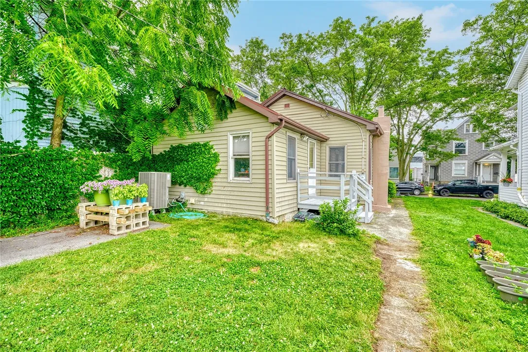 82 Richmond Street, Rochester, New York 14607, Rochester, New York 14607, 2 Bedrooms Bedrooms, 4 Rooms Rooms,1 BathroomBathrooms,Residential,For Sale,82 Richmond Street, Rochester, New York 14607,R1617340