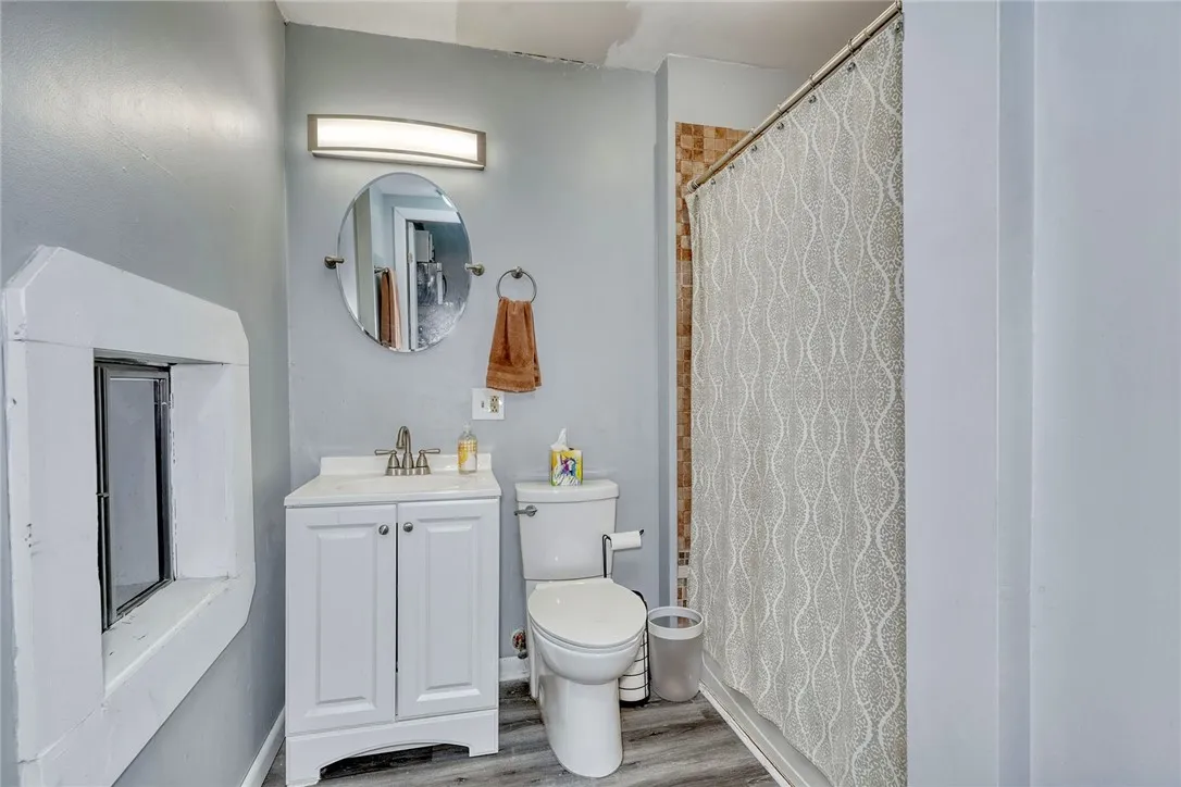 82 Richmond Street, Rochester, New York 14607, Rochester, New York 14607, 2 Bedrooms Bedrooms, 4 Rooms Rooms,1 BathroomBathrooms,Residential,For Sale,82 Richmond Street, Rochester, New York 14607,R1617340
