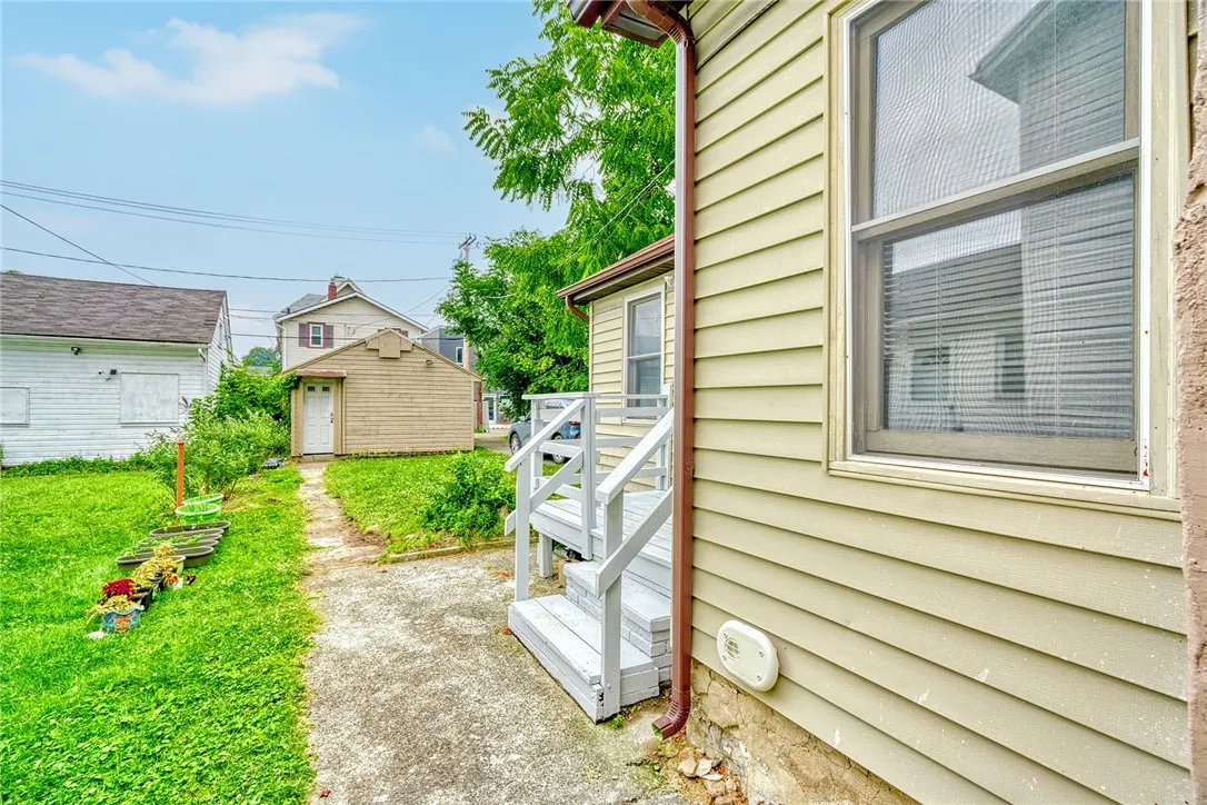 82 Richmond Street, Rochester, New York 14607, Rochester, New York 14607, 2 Bedrooms Bedrooms, 4 Rooms Rooms,1 BathroomBathrooms,Residential,For Sale,82 Richmond Street, Rochester, New York 14607,R1617340