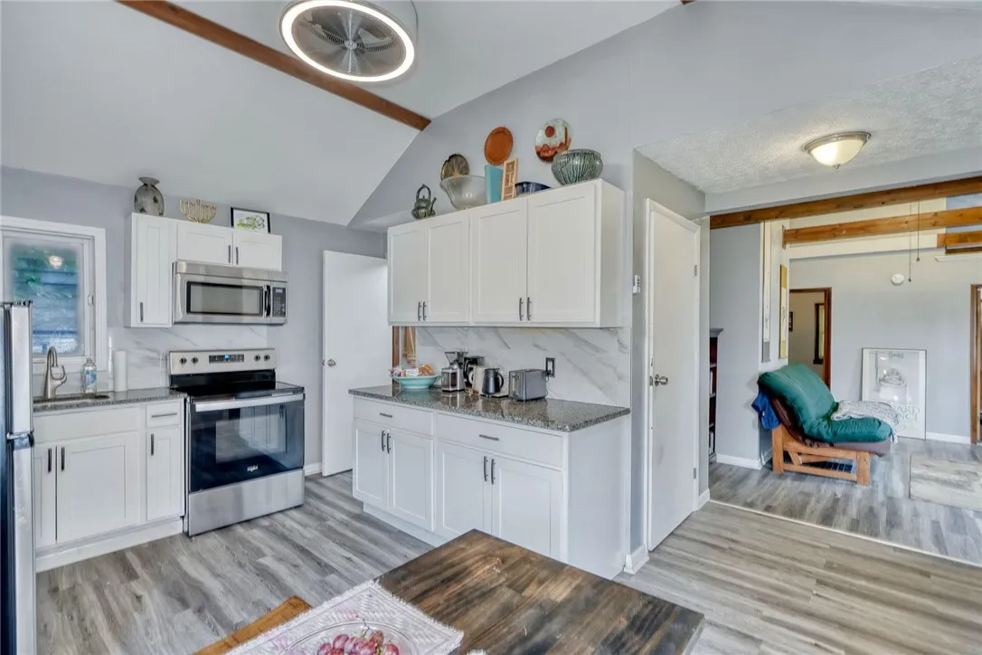 82 Richmond Street, Rochester, New York 14607, Rochester, New York 14607, 2 Bedrooms Bedrooms, 4 Rooms Rooms,1 BathroomBathrooms,Residential,For Sale,82 Richmond Street, Rochester, New York 14607,R1617340