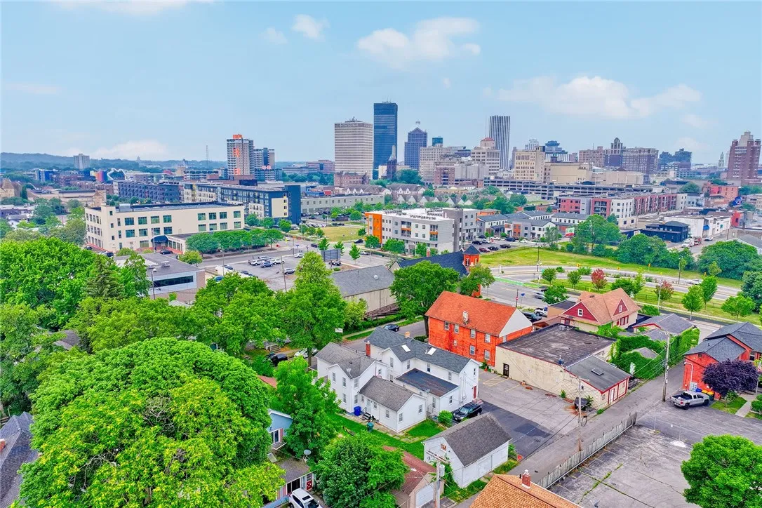 82 Richmond Street, Rochester, New York 14607, Rochester, New York 14607, 2 Bedrooms Bedrooms, 4 Rooms Rooms,1 BathroomBathrooms,Residential,For Sale,82 Richmond Street, Rochester, New York 14607,R1617340
