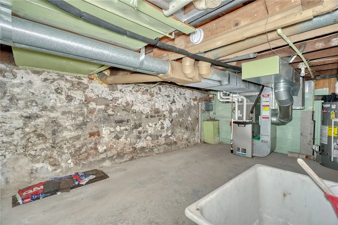 82 Richmond Street, Rochester, New York 14607, Rochester, New York 14607, 2 Bedrooms Bedrooms, 4 Rooms Rooms,1 BathroomBathrooms,Residential,For Sale,82 Richmond Street, Rochester, New York 14607,R1617340