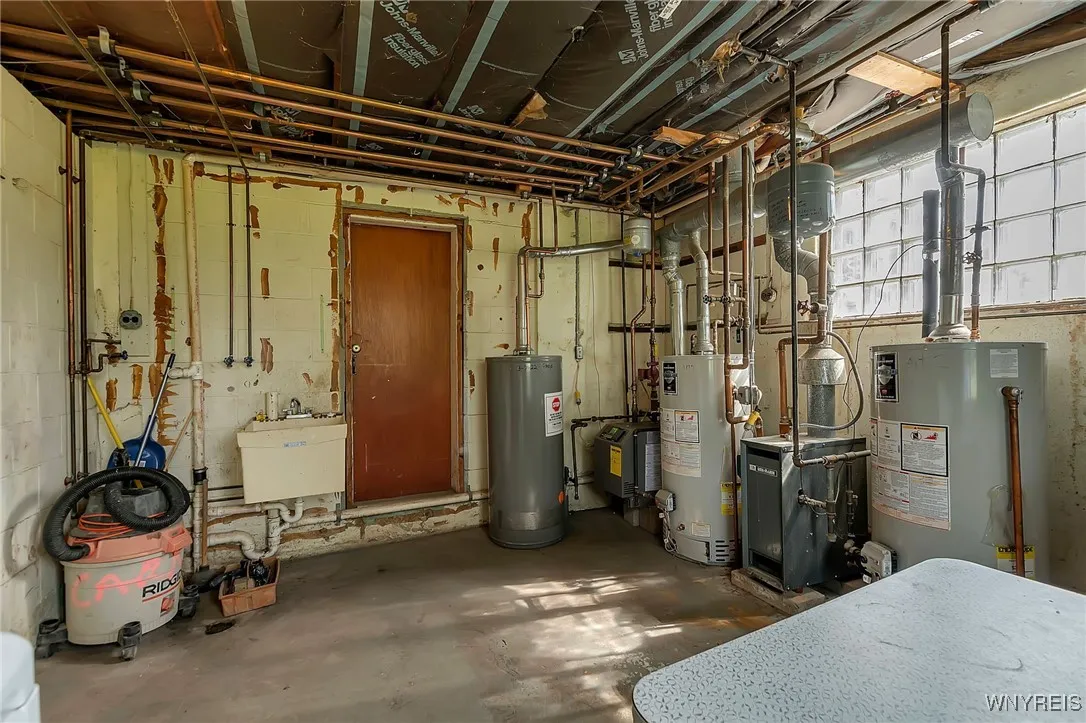 Hot water tanks