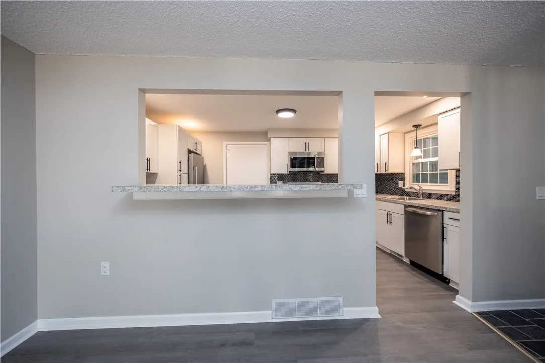 Perfect breakfast bar seating!