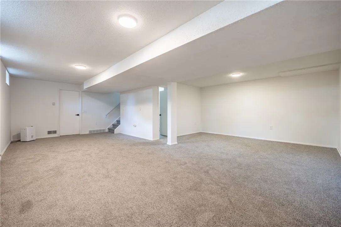 12 Rockhurst Drive, Penfield, New York 14526, Penfield, New York 14526, 2 Bedrooms Bedrooms, 5 Rooms Rooms,2 BathroomsBathrooms,Residential,For Sale,12 Rockhurst Drive, Penfield, New York 14526,R1620985