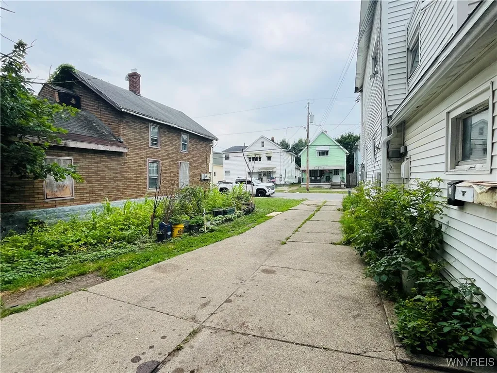 97 Kail Street, Buffalo, New York 14207, Buffalo, New York 14207, 7 Bedrooms Bedrooms, ,3 BathroomsBathrooms,Residential,For Sale,97 Kail Street, Buffalo, New York 14207,B1622392