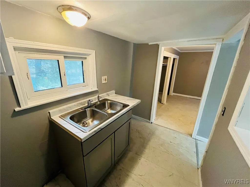 97 Kail Street, Buffalo, New York 14207, Buffalo, New York 14207, 7 Bedrooms Bedrooms, ,3 BathroomsBathrooms,Residential,For Sale,97 Kail Street, Buffalo, New York 14207,B1622392