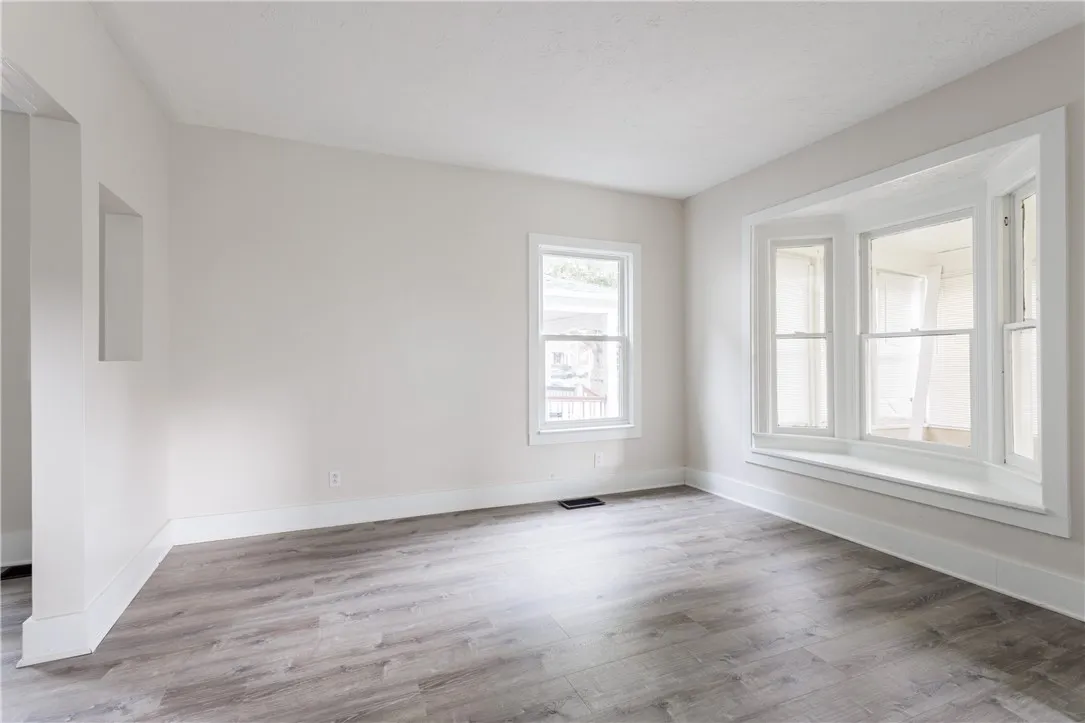 165 Clay Avenue, Rochester, New York 14613, Rochester, New York 14613, 3 Bedrooms Bedrooms, 6 Rooms Rooms,1 BathroomBathrooms,Residential,For Sale,165 Clay Avenue, Rochester, New York 14613,R1622633