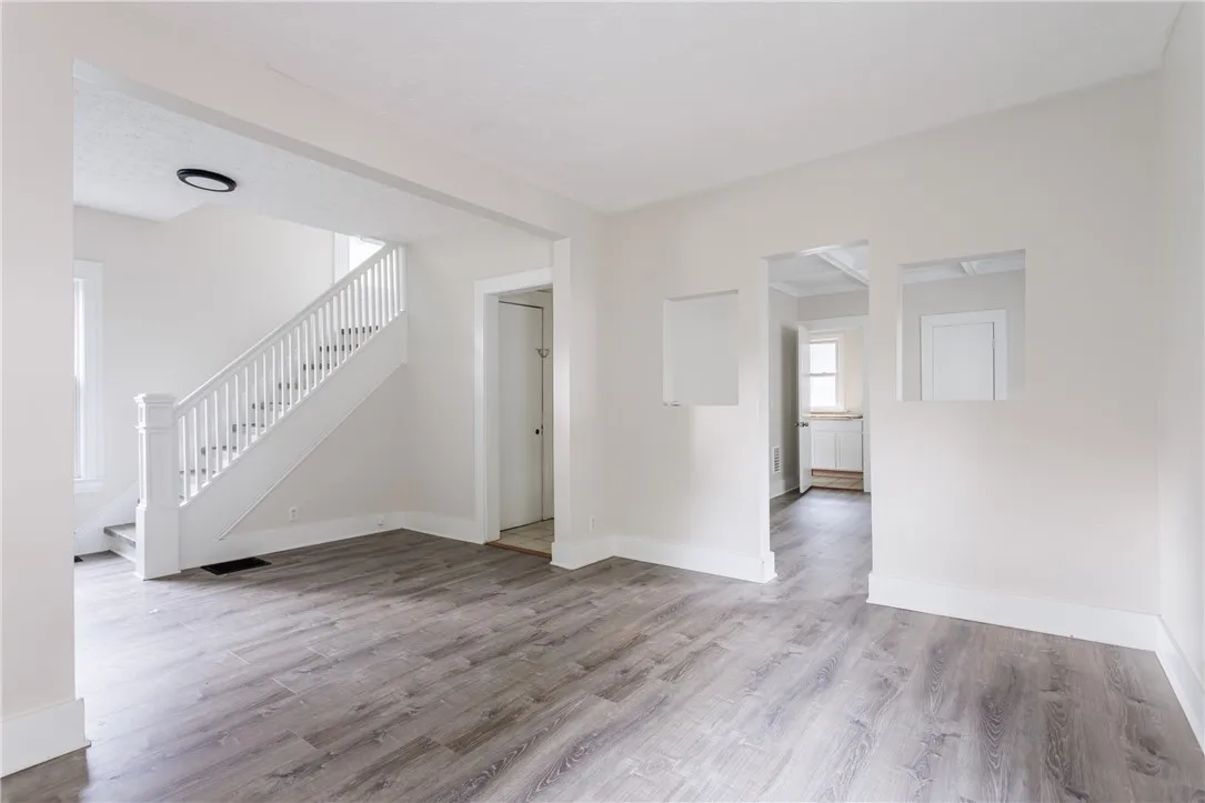 165 Clay Avenue, Rochester, New York 14613, Rochester, New York 14613, 3 Bedrooms Bedrooms, 6 Rooms Rooms,1 BathroomBathrooms,Residential,For Sale,165 Clay Avenue, Rochester, New York 14613,R1622633