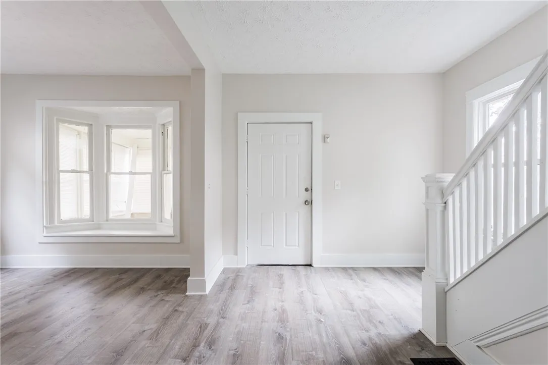 165 Clay Avenue, Rochester, New York 14613, Rochester, New York 14613, 3 Bedrooms Bedrooms, 6 Rooms Rooms,1 BathroomBathrooms,Residential,For Sale,165 Clay Avenue, Rochester, New York 14613,R1622633