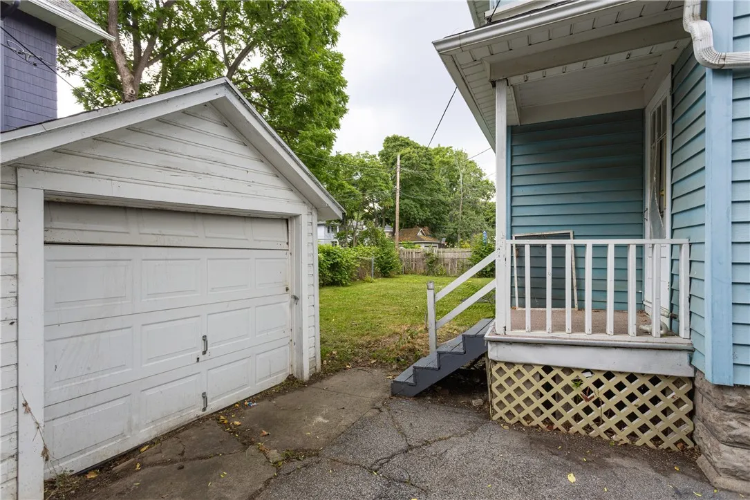 165 Clay Avenue, Rochester, New York 14613, Rochester, New York 14613, 3 Bedrooms Bedrooms, 6 Rooms Rooms,1 BathroomBathrooms,Residential,For Sale,165 Clay Avenue, Rochester, New York 14613,R1622633