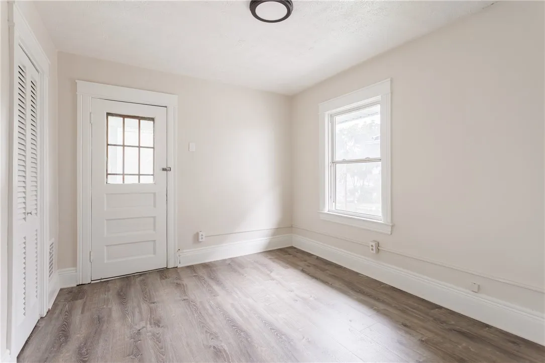 165 Clay Avenue, Rochester, New York 14613, Rochester, New York 14613, 3 Bedrooms Bedrooms, 6 Rooms Rooms,1 BathroomBathrooms,Residential,For Sale,165 Clay Avenue, Rochester, New York 14613,R1622633