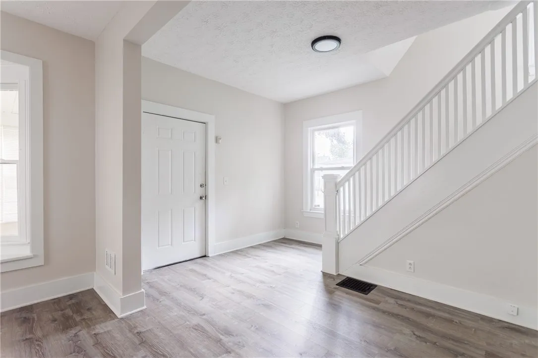 165 Clay Avenue, Rochester, New York 14613, Rochester, New York 14613, 3 Bedrooms Bedrooms, 6 Rooms Rooms,1 BathroomBathrooms,Residential,For Sale,165 Clay Avenue, Rochester, New York 14613,R1622633