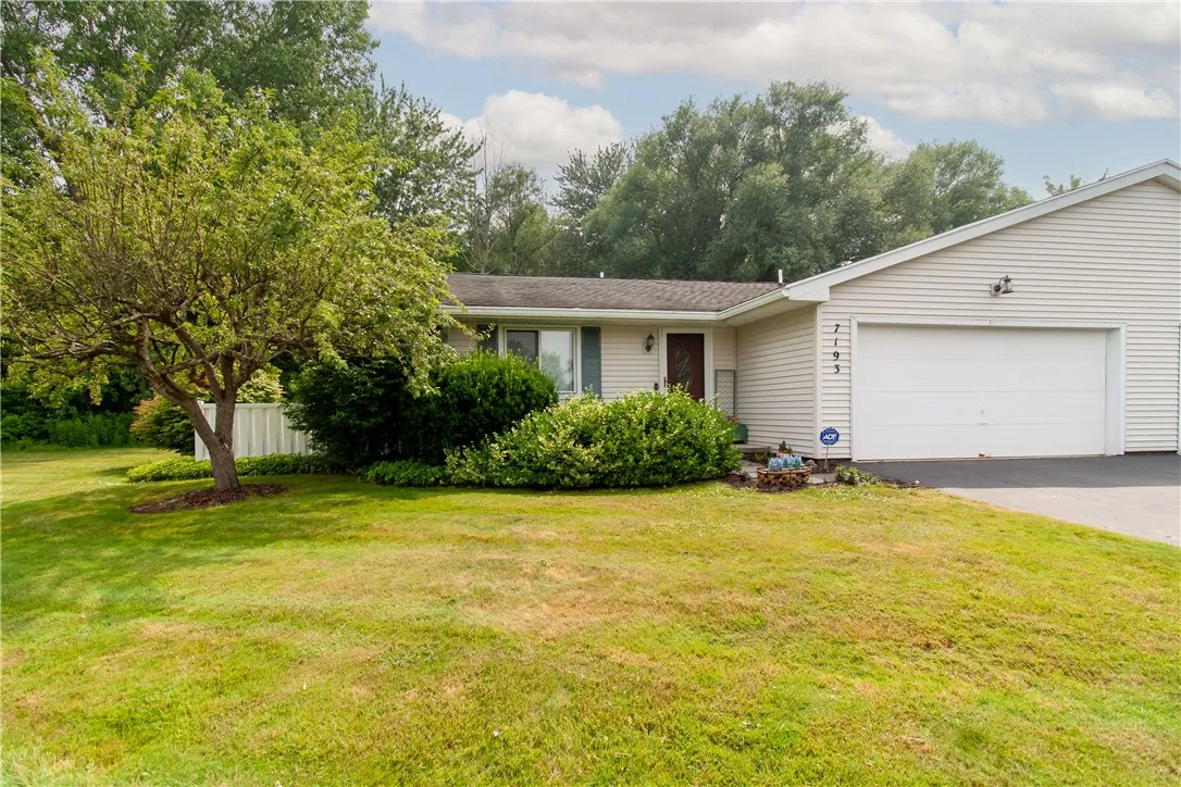 7193 Thompson, Ontario, New York 14519, Ontario, New York 14519, 3 Bedrooms Bedrooms, 6 Rooms Rooms,1 BathroomBathrooms,Residential,For Sale,7193 Thompson, Ontario, New York 14519,R1622668