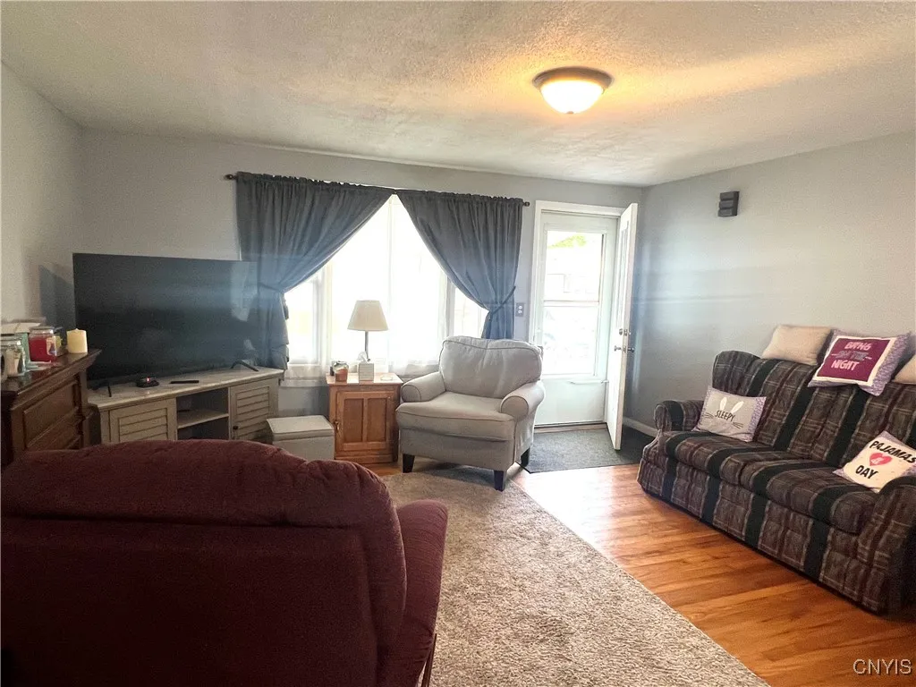 living room to dining room