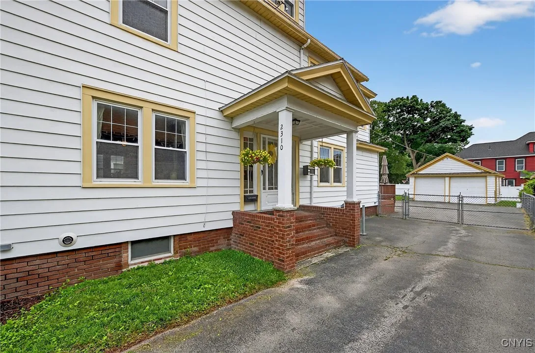 2310 James Street, Syracuse, New York 13206, Syracuse, New York 13206, 3 Bedrooms Bedrooms, 11 Rooms Rooms,2 BathroomsBathrooms,Residential,For Sale,2310 James Street, Syracuse, New York 13206,S1622141