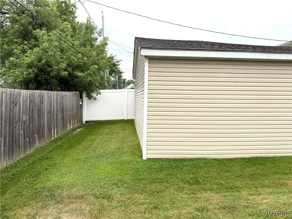 261 Fairfield Avenue, Tonawanda, New York 14223, Tonawanda, New York 14223, 4 Bedrooms Bedrooms, 6 Rooms Rooms,1 BathroomBathrooms,Residential,For Sale,261 Fairfield Avenue, Tonawanda, New York 14223,B1622415