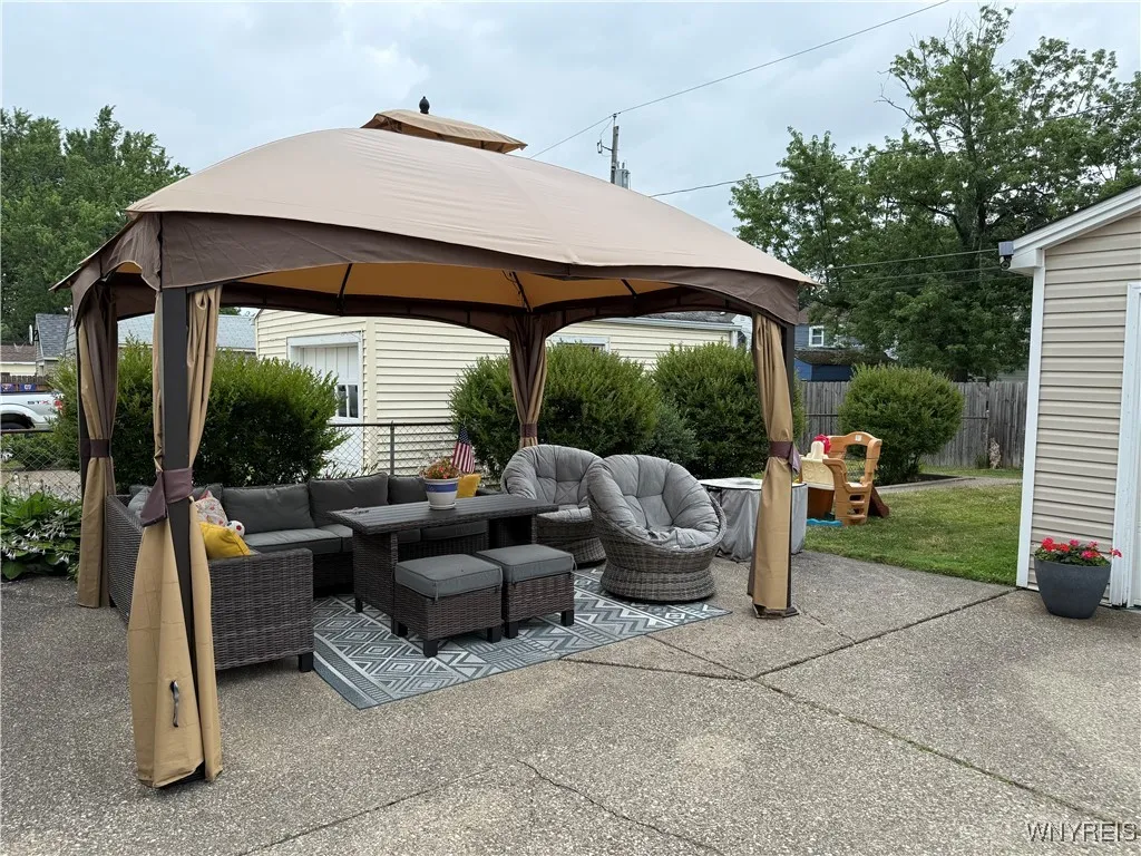 261 Fairfield Avenue, Tonawanda, New York 14223, Tonawanda, New York 14223, 4 Bedrooms Bedrooms, 6 Rooms Rooms,1 BathroomBathrooms,Residential,For Sale,261 Fairfield Avenue, Tonawanda, New York 14223,B1622415