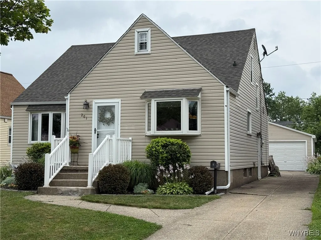 261 Fairfield Avenue, Tonawanda, New York 14223, Tonawanda, New York 14223, 4 Bedrooms Bedrooms, 6 Rooms Rooms,1 BathroomBathrooms,Residential,For Sale,261 Fairfield Avenue, Tonawanda, New York 14223,B1622415
