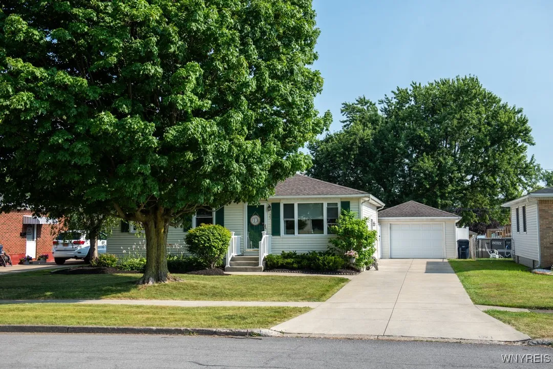 125 Della Drive, Lackawanna, New York 14218, Lackawanna, New York 14218, 2 Bedrooms Bedrooms, 4 Rooms Rooms,1 BathroomBathrooms,Residential,For Sale,125 Della Drive, Lackawanna, New York 14218,B1622675