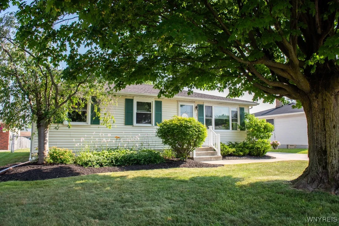 125 Della Drive, Lackawanna, New York 14218, Lackawanna, New York 14218, 2 Bedrooms Bedrooms, 4 Rooms Rooms,1 BathroomBathrooms,Residential,For Sale,125 Della Drive, Lackawanna, New York 14218,B1622675