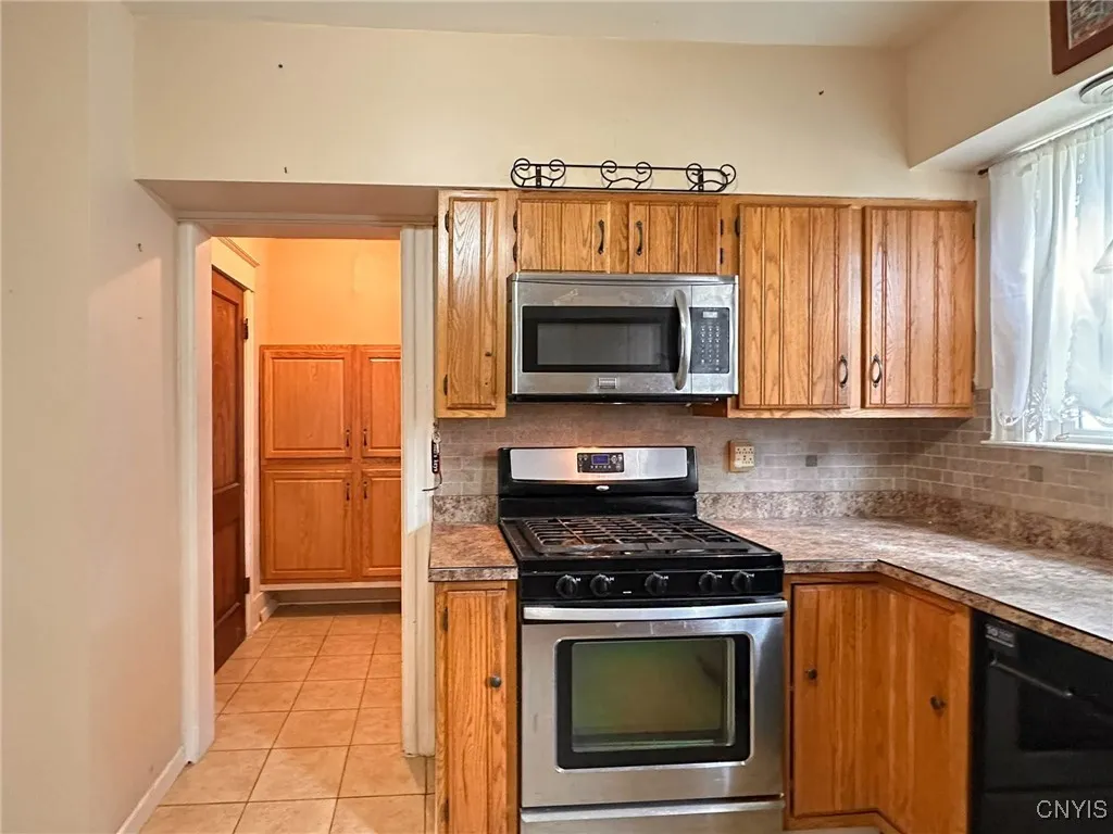 34 Proctor Boulevard, Utica, New York 13501, Utica, New York 13501, 5 Bedrooms Bedrooms, 10 Rooms Rooms,1 BathroomBathrooms,Residential,For Sale,34 Proctor Boulevard, Utica, New York 13501,S1622521