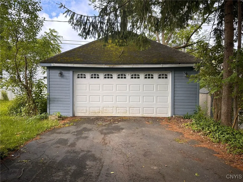 34 Proctor Boulevard, Utica, New York 13501, Utica, New York 13501, 5 Bedrooms Bedrooms, 10 Rooms Rooms,1 BathroomBathrooms,Residential,For Sale,34 Proctor Boulevard, Utica, New York 13501,S1622521