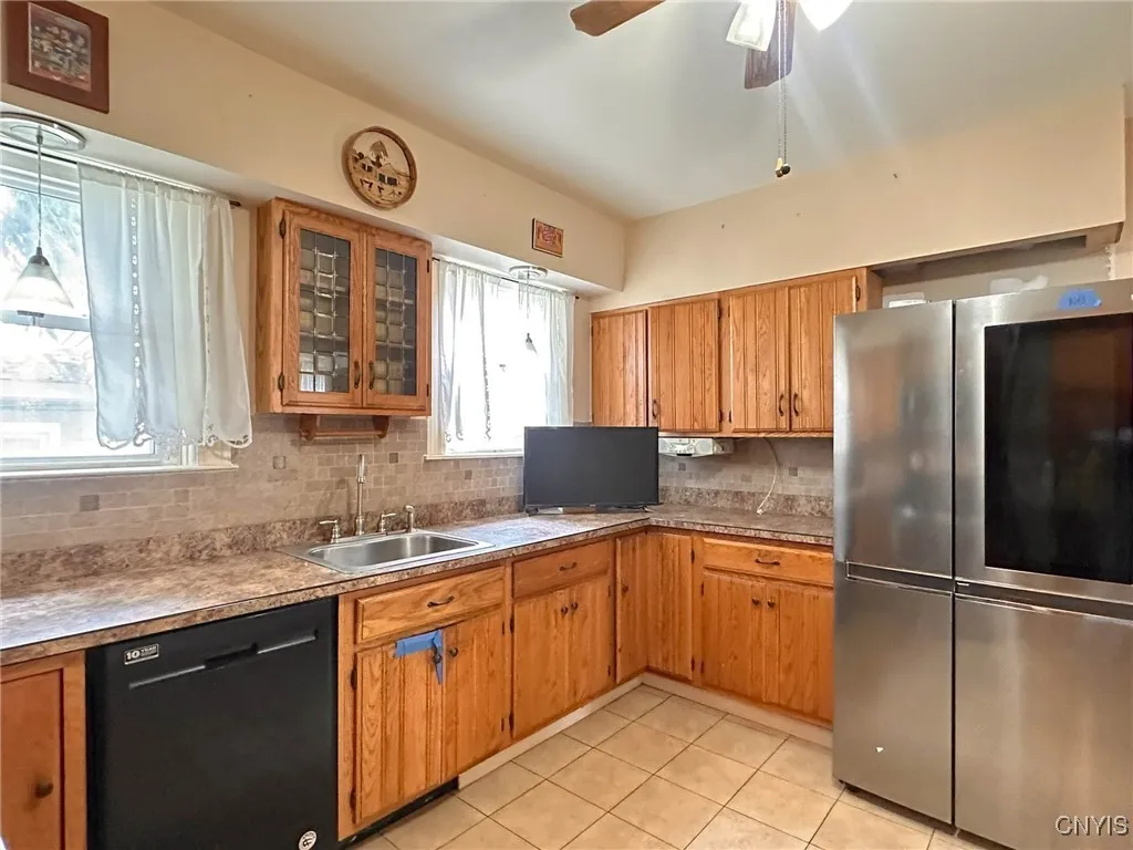 34 Proctor Boulevard, Utica, New York 13501, Utica, New York 13501, 5 Bedrooms Bedrooms, 10 Rooms Rooms,1 BathroomBathrooms,Residential,For Sale,34 Proctor Boulevard, Utica, New York 13501,S1622521