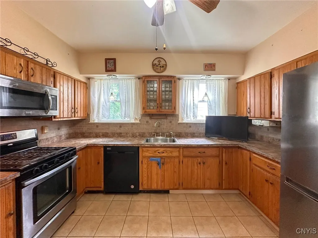 34 Proctor Boulevard, Utica, New York 13501, Utica, New York 13501, 5 Bedrooms Bedrooms, 10 Rooms Rooms,1 BathroomBathrooms,Residential,For Sale,34 Proctor Boulevard, Utica, New York 13501,S1622521