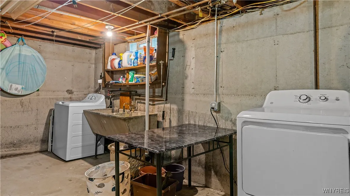 169 Darwin Drive, Lancaster, New York 14043, Lancaster, New York 14043, 2 Bedrooms Bedrooms, 5 Rooms Rooms,1 BathroomBathrooms,Residential,For Sale,169 Darwin Drive, Lancaster, New York 14043,B1622510