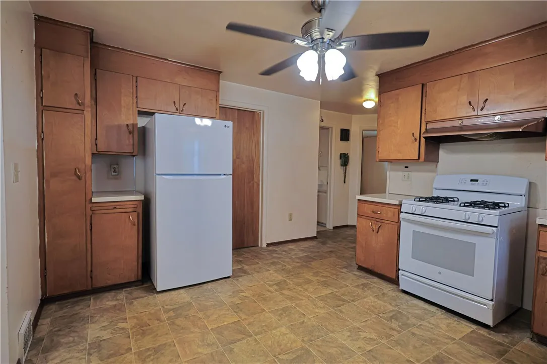 50 Townsend Street, Rochester, New York 14621, Rochester, New York 14621, 3 Bedrooms Bedrooms, 6 Rooms Rooms,1 BathroomBathrooms,Residential,For Sale,50 Townsend Street, Rochester, New York 14621,R1622347