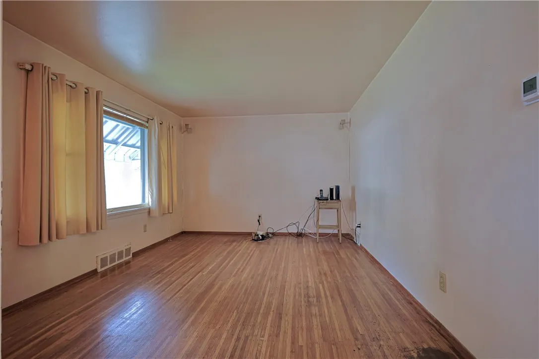 50 Townsend Street, Rochester, New York 14621, Rochester, New York 14621, 3 Bedrooms Bedrooms, 6 Rooms Rooms,1 BathroomBathrooms,Residential,For Sale,50 Townsend Street, Rochester, New York 14621,R1622347