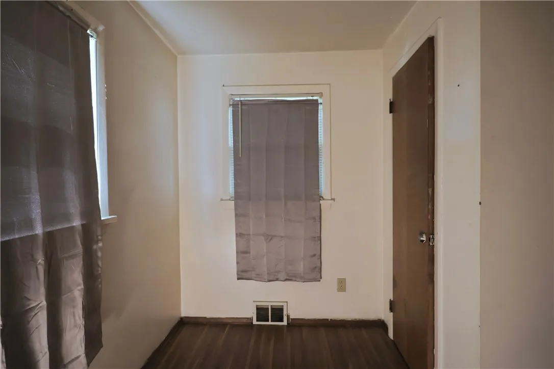 50 Townsend Street, Rochester, New York 14621, Rochester, New York 14621, 3 Bedrooms Bedrooms, 6 Rooms Rooms,1 BathroomBathrooms,Residential,For Sale,50 Townsend Street, Rochester, New York 14621,R1622347