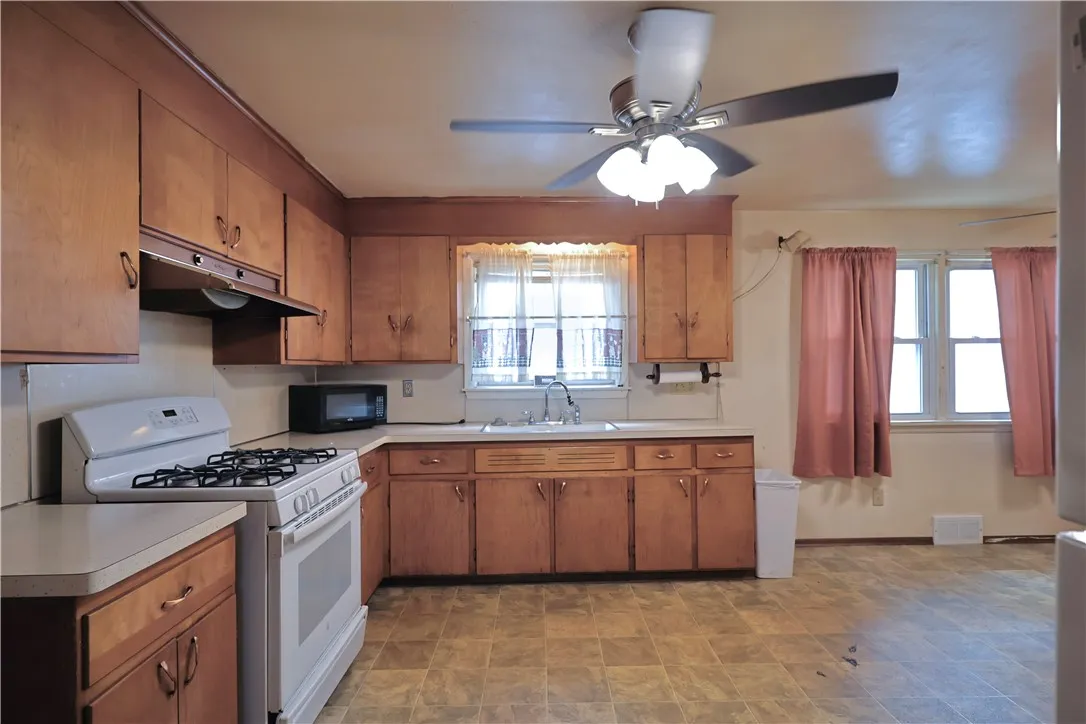 50 Townsend Street, Rochester, New York 14621, Rochester, New York 14621, 3 Bedrooms Bedrooms, 6 Rooms Rooms,1 BathroomBathrooms,Residential,For Sale,50 Townsend Street, Rochester, New York 14621,R1622347