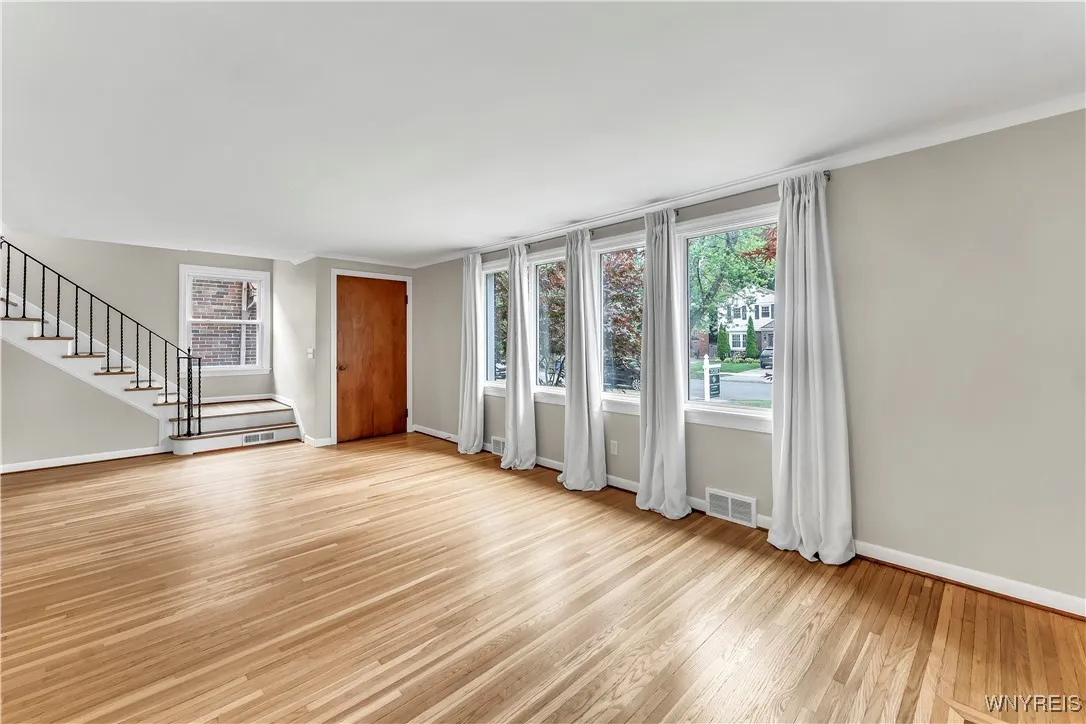 46 Endicott Drive, Amherst, New York 14226, Amherst, New York 14226, 3 Bedrooms Bedrooms, 9 Rooms Rooms,1 BathroomBathrooms,Residential,For Sale,46 Endicott Drive, Amherst, New York 14226,B1622673