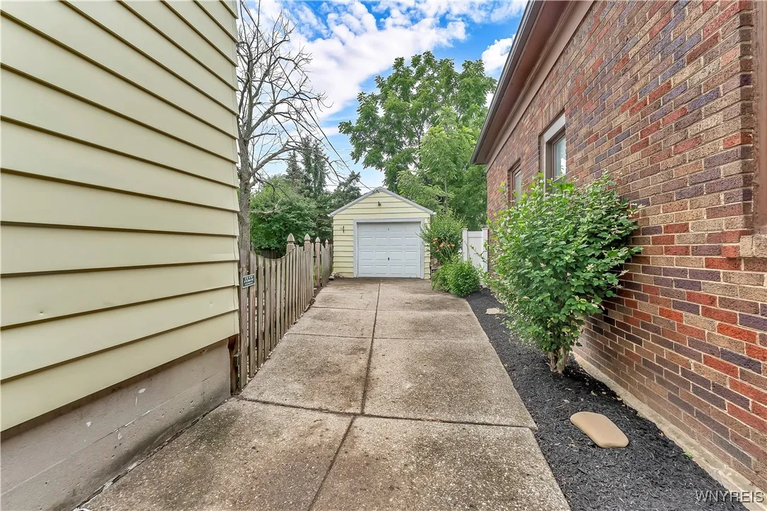 46 Endicott Drive, Amherst, New York 14226, Amherst, New York 14226, 3 Bedrooms Bedrooms, 9 Rooms Rooms,1 BathroomBathrooms,Residential,For Sale,46 Endicott Drive, Amherst, New York 14226,B1622673