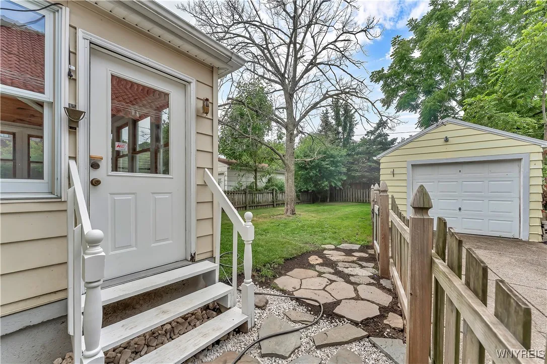 46 Endicott Drive, Amherst, New York 14226, Amherst, New York 14226, 3 Bedrooms Bedrooms, 9 Rooms Rooms,1 BathroomBathrooms,Residential,For Sale,46 Endicott Drive, Amherst, New York 14226,B1622673