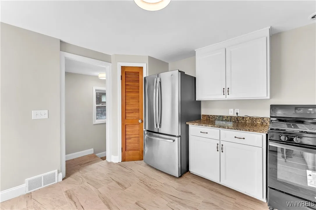 46 Endicott Drive, Amherst, New York 14226, Amherst, New York 14226, 3 Bedrooms Bedrooms, 9 Rooms Rooms,1 BathroomBathrooms,Residential,For Sale,46 Endicott Drive, Amherst, New York 14226,B1622673
