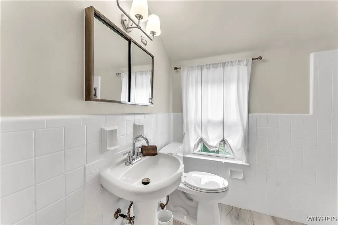 46 Endicott Drive, Amherst, New York 14226, Amherst, New York 14226, 3 Bedrooms Bedrooms, 9 Rooms Rooms,1 BathroomBathrooms,Residential,For Sale,46 Endicott Drive, Amherst, New York 14226,B1622673