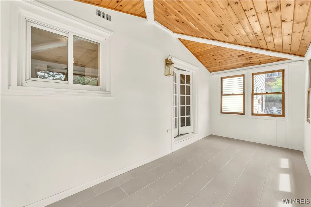46 Endicott Drive, Amherst, New York 14226, Amherst, New York 14226, 3 Bedrooms Bedrooms, 9 Rooms Rooms,1 BathroomBathrooms,Residential,For Sale,46 Endicott Drive, Amherst, New York 14226,B1622673