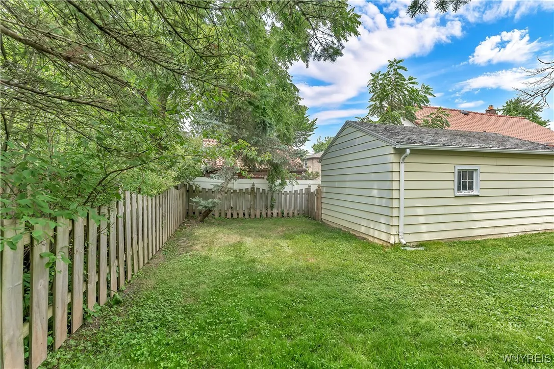 46 Endicott Drive, Amherst, New York 14226, Amherst, New York 14226, 3 Bedrooms Bedrooms, 9 Rooms Rooms,1 BathroomBathrooms,Residential,For Sale,46 Endicott Drive, Amherst, New York 14226,B1622673