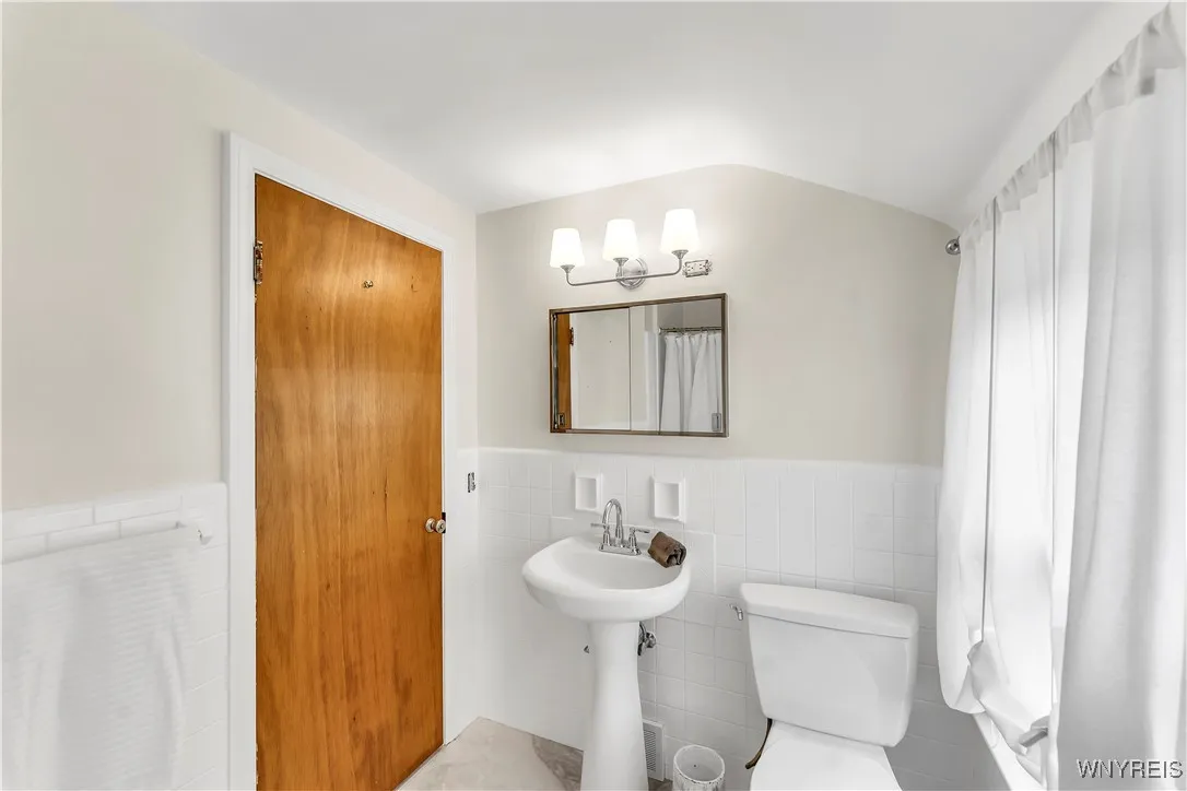 46 Endicott Drive, Amherst, New York 14226, Amherst, New York 14226, 3 Bedrooms Bedrooms, 9 Rooms Rooms,1 BathroomBathrooms,Residential,For Sale,46 Endicott Drive, Amherst, New York 14226,B1622673