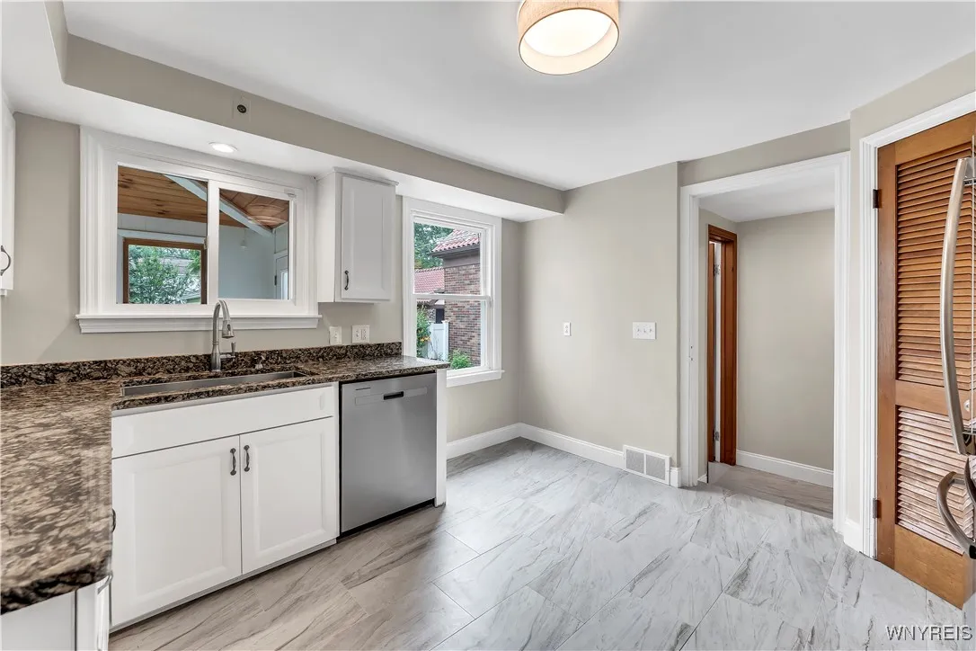 46 Endicott Drive, Amherst, New York 14226, Amherst, New York 14226, 3 Bedrooms Bedrooms, 9 Rooms Rooms,1 BathroomBathrooms,Residential,For Sale,46 Endicott Drive, Amherst, New York 14226,B1622673