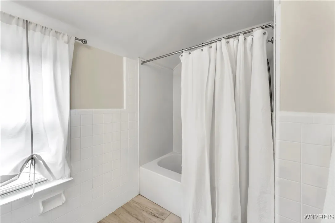 46 Endicott Drive, Amherst, New York 14226, Amherst, New York 14226, 3 Bedrooms Bedrooms, 9 Rooms Rooms,1 BathroomBathrooms,Residential,For Sale,46 Endicott Drive, Amherst, New York 14226,B1622673