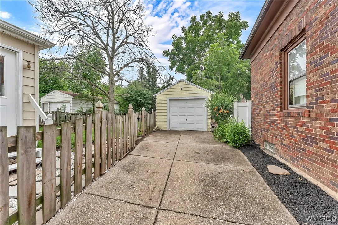 46 Endicott Drive, Amherst, New York 14226, Amherst, New York 14226, 3 Bedrooms Bedrooms, 9 Rooms Rooms,1 BathroomBathrooms,Residential,For Sale,46 Endicott Drive, Amherst, New York 14226,B1622673