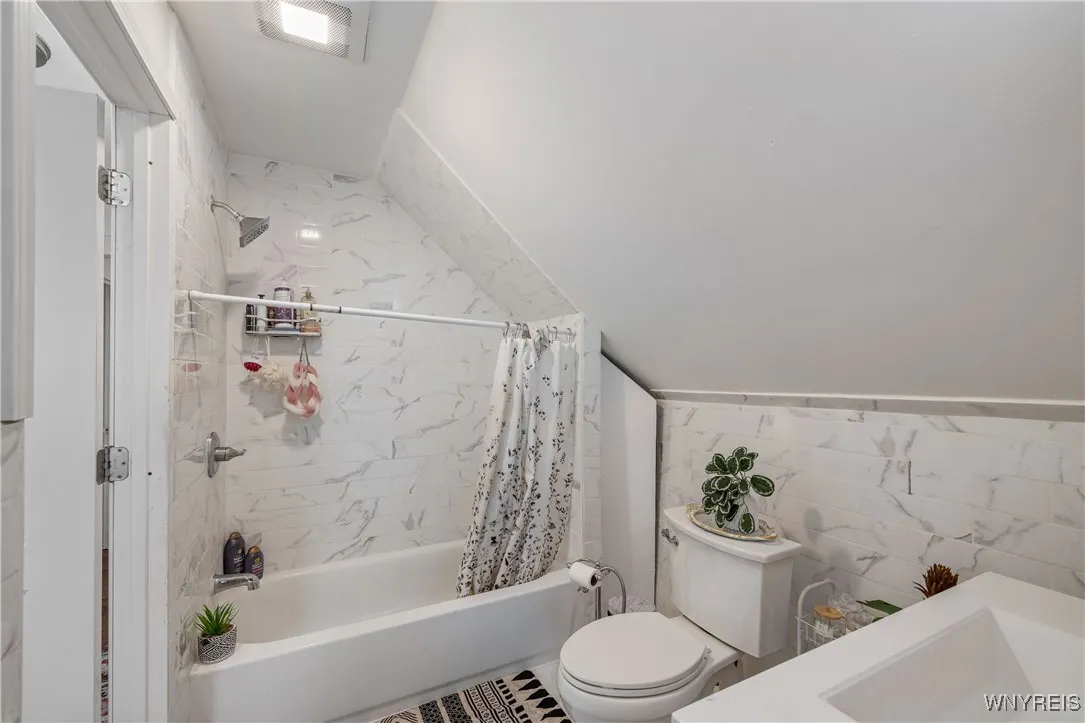 1142 Harlem Road, Cheektowaga, New York 14227, Cheektowaga, New York 14227, 6 Bedrooms Bedrooms, ,3 BathroomsBathrooms,Residential,For Sale,1142 Harlem Road, Cheektowaga, New York 14227,B1622311