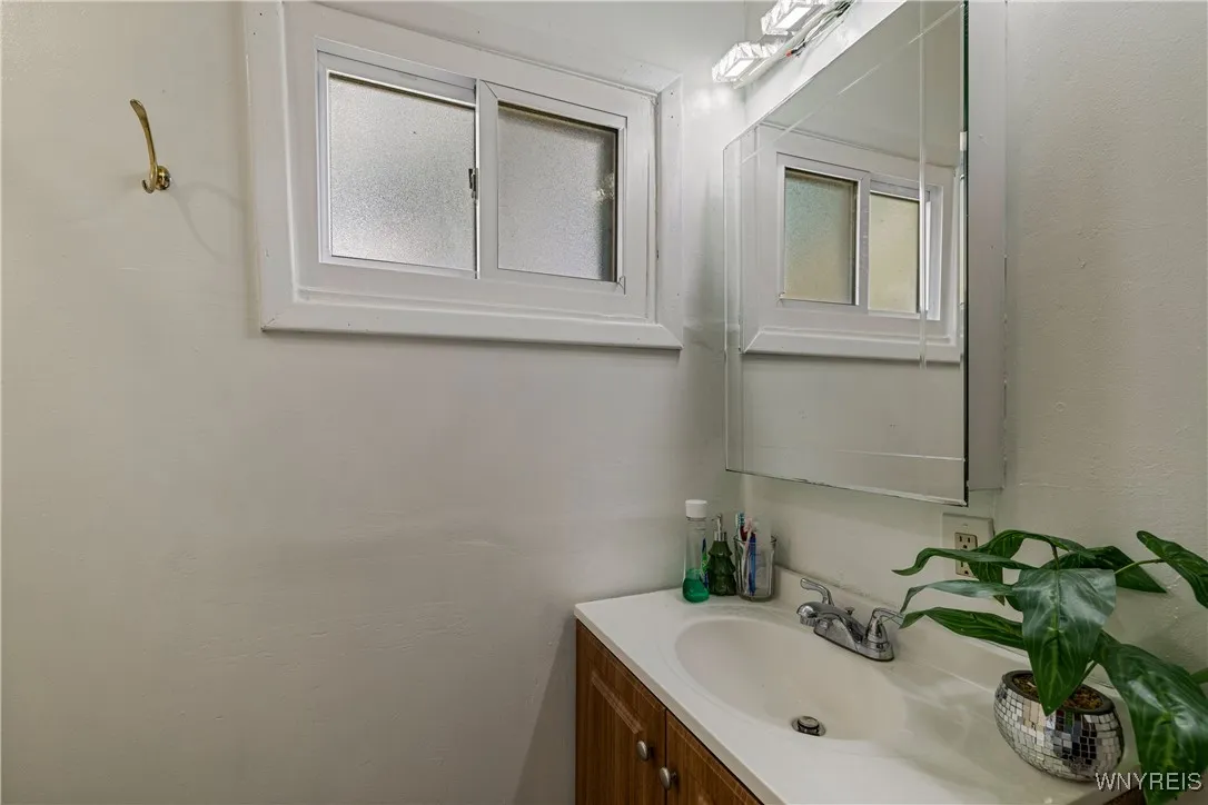 1142 Harlem Road, Cheektowaga, New York 14227, Cheektowaga, New York 14227, 6 Bedrooms Bedrooms, ,3 BathroomsBathrooms,Residential,For Sale,1142 Harlem Road, Cheektowaga, New York 14227,B1622311