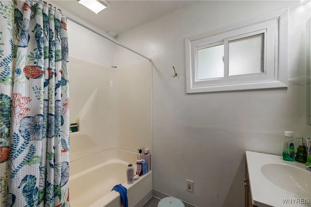1142 Harlem Road, Cheektowaga, New York 14227, Cheektowaga, New York 14227, 6 Bedrooms Bedrooms, ,3 BathroomsBathrooms,Residential,For Sale,1142 Harlem Road, Cheektowaga, New York 14227,B1622311